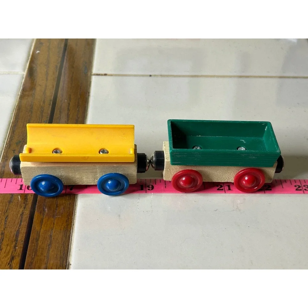 Wooden Magnetic Train Car Set Green Hopper and Yellow Flatbed Toy 2 Piece